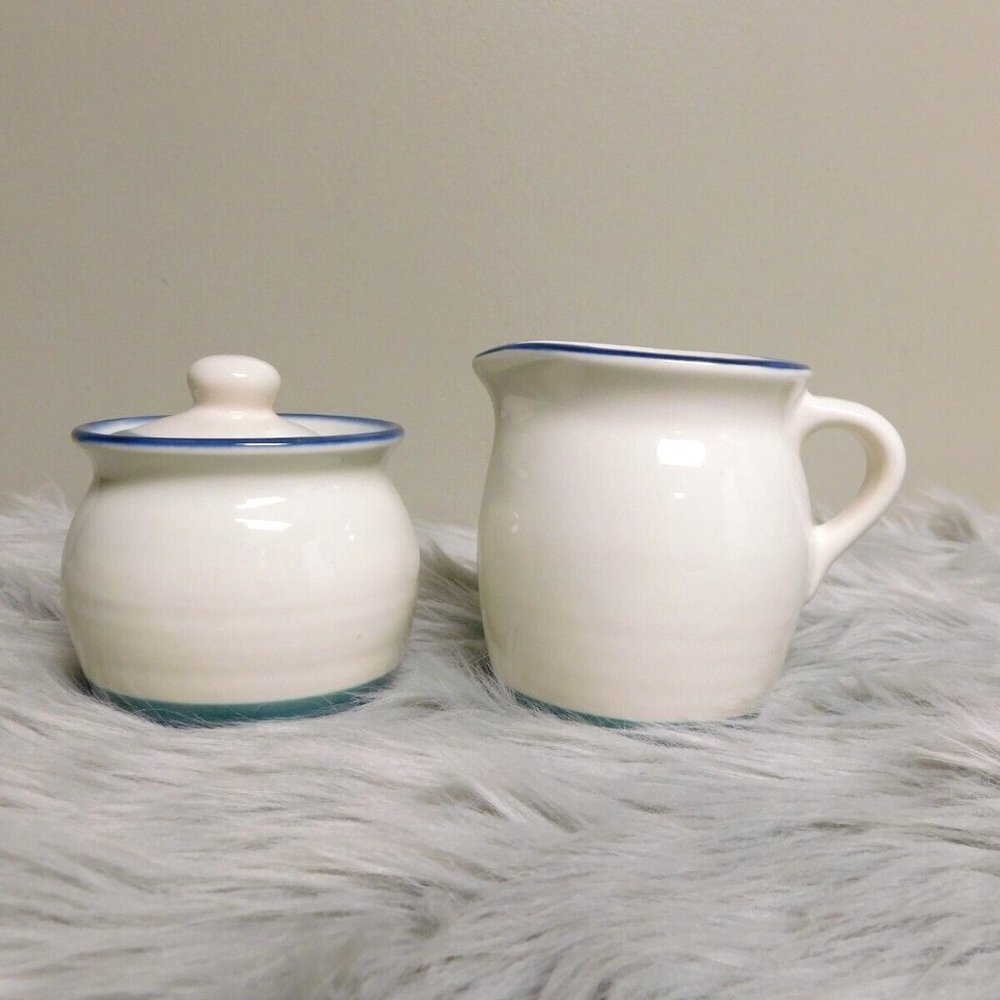 Vintage Pfaltzgraff Stoneware Creamer and Sugar Bowl with Lid‎